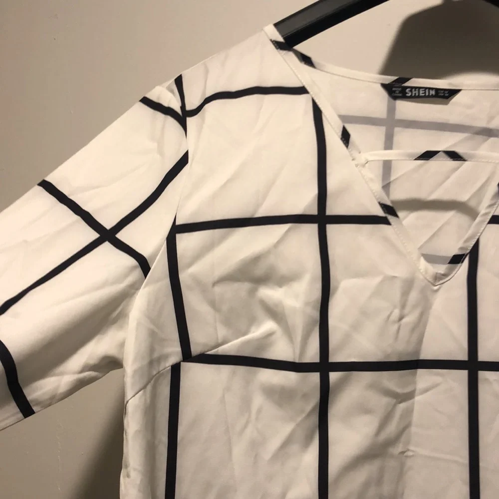 Shein medium top. - Picture 11 of 12